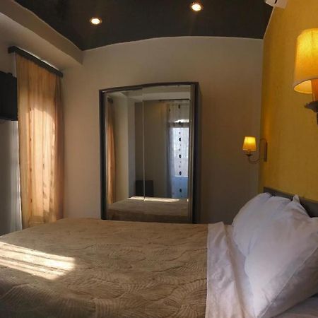 Du Vin Rouge Tbilisi Hotel Eksteriør billede
