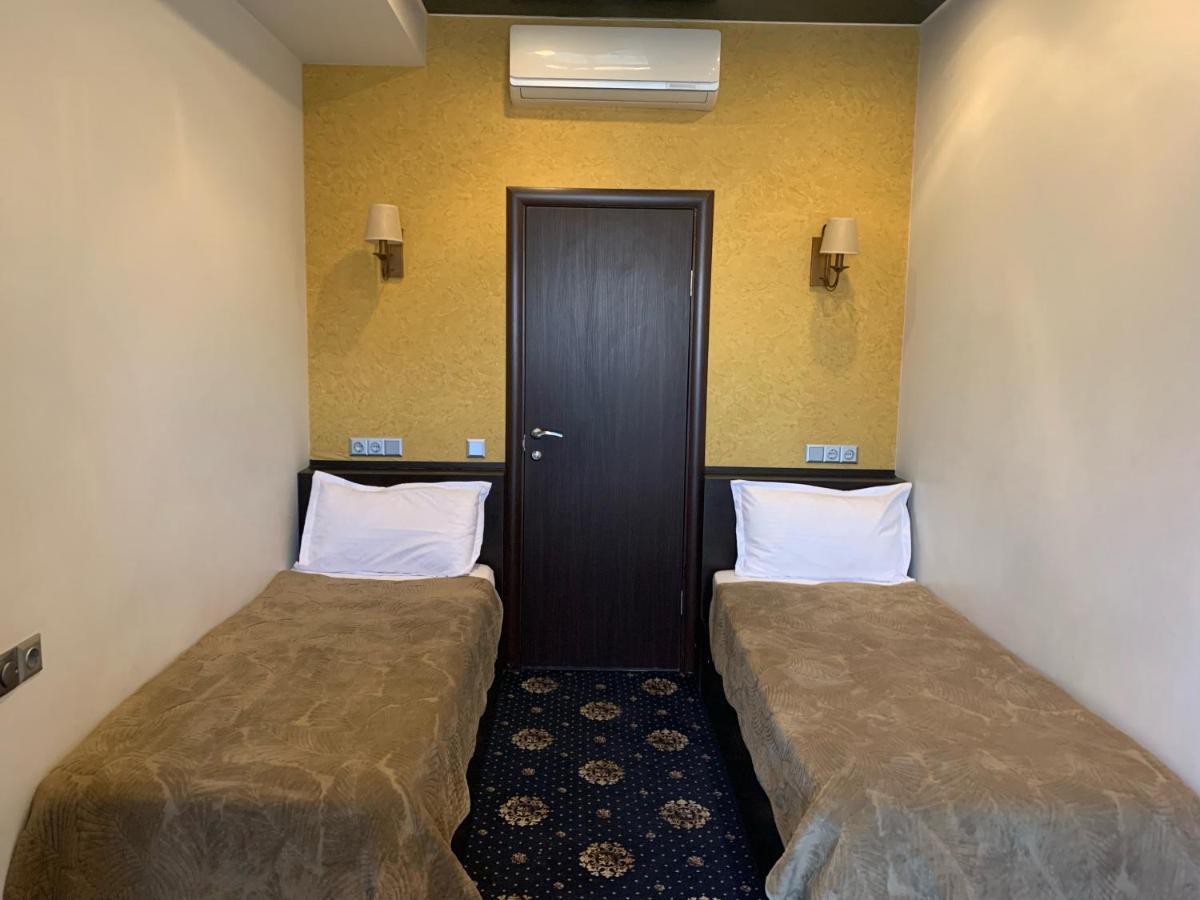 Du Vin Rouge Tbilisi Hotel Eksteriør billede