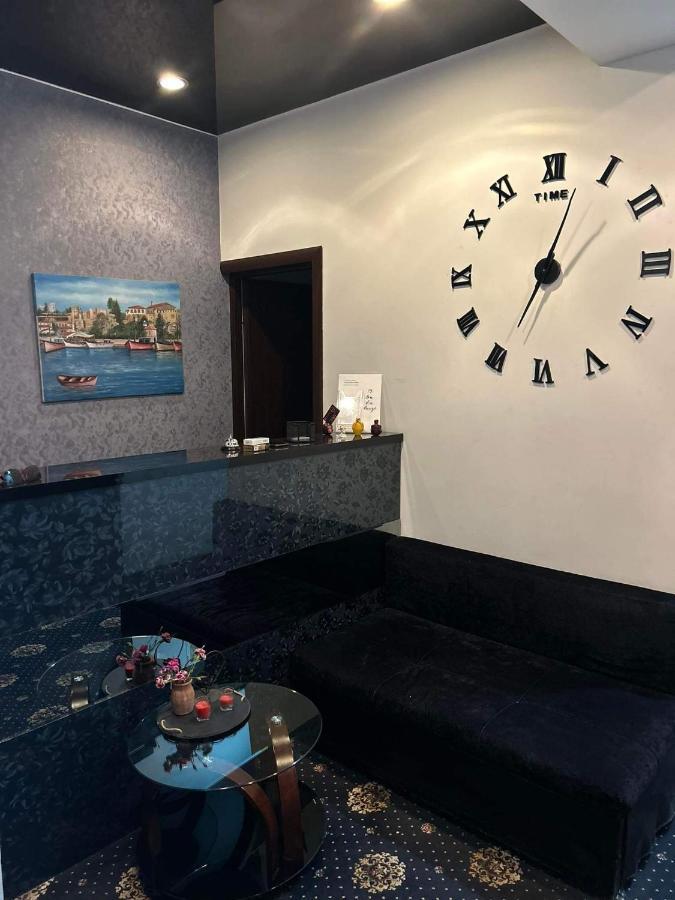 Du Vin Rouge Tbilisi Hotel Eksteriør billede