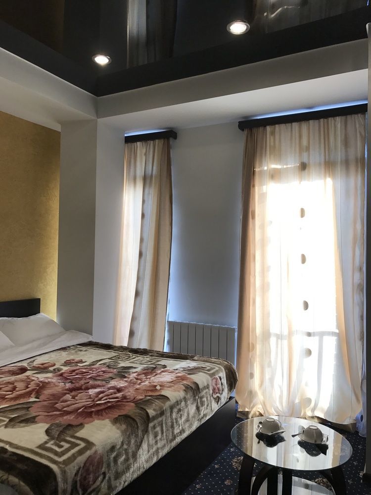 Du Vin Rouge Tbilisi Hotel Eksteriør billede