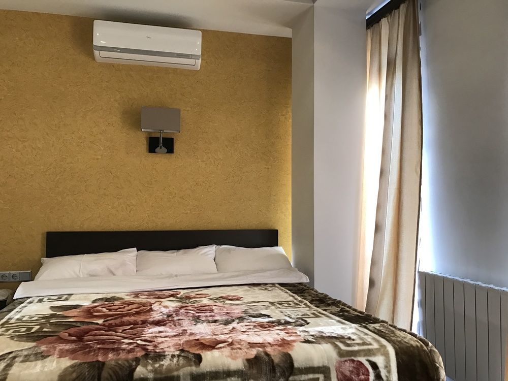 Du Vin Rouge Tbilisi Hotel Eksteriør billede