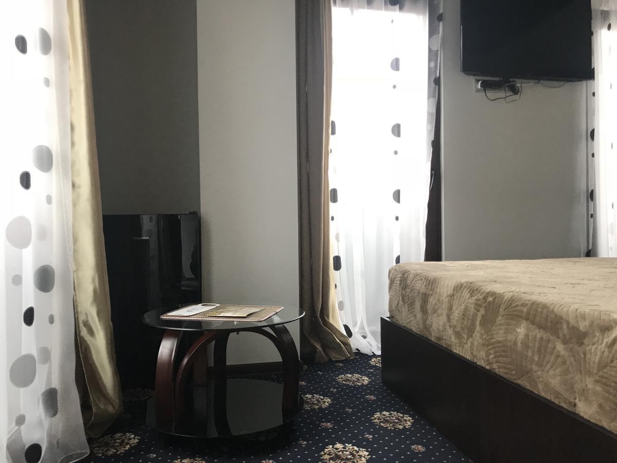Du Vin Rouge Tbilisi Hotel Eksteriør billede
