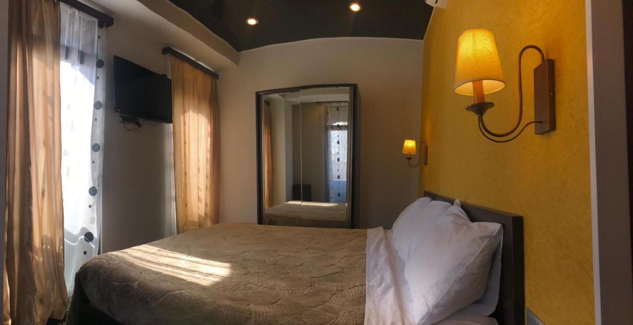 Du Vin Rouge Tbilisi Hotel Eksteriør billede