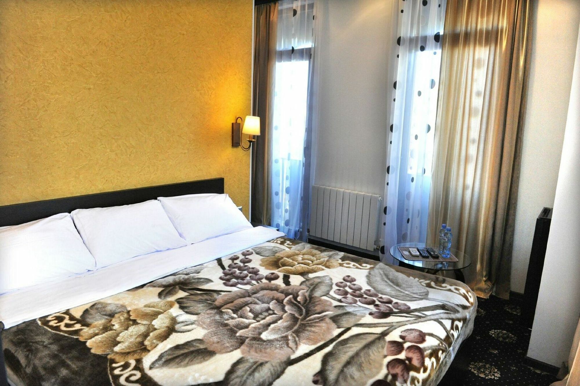 Du Vin Rouge Tbilisi Hotel Eksteriør billede