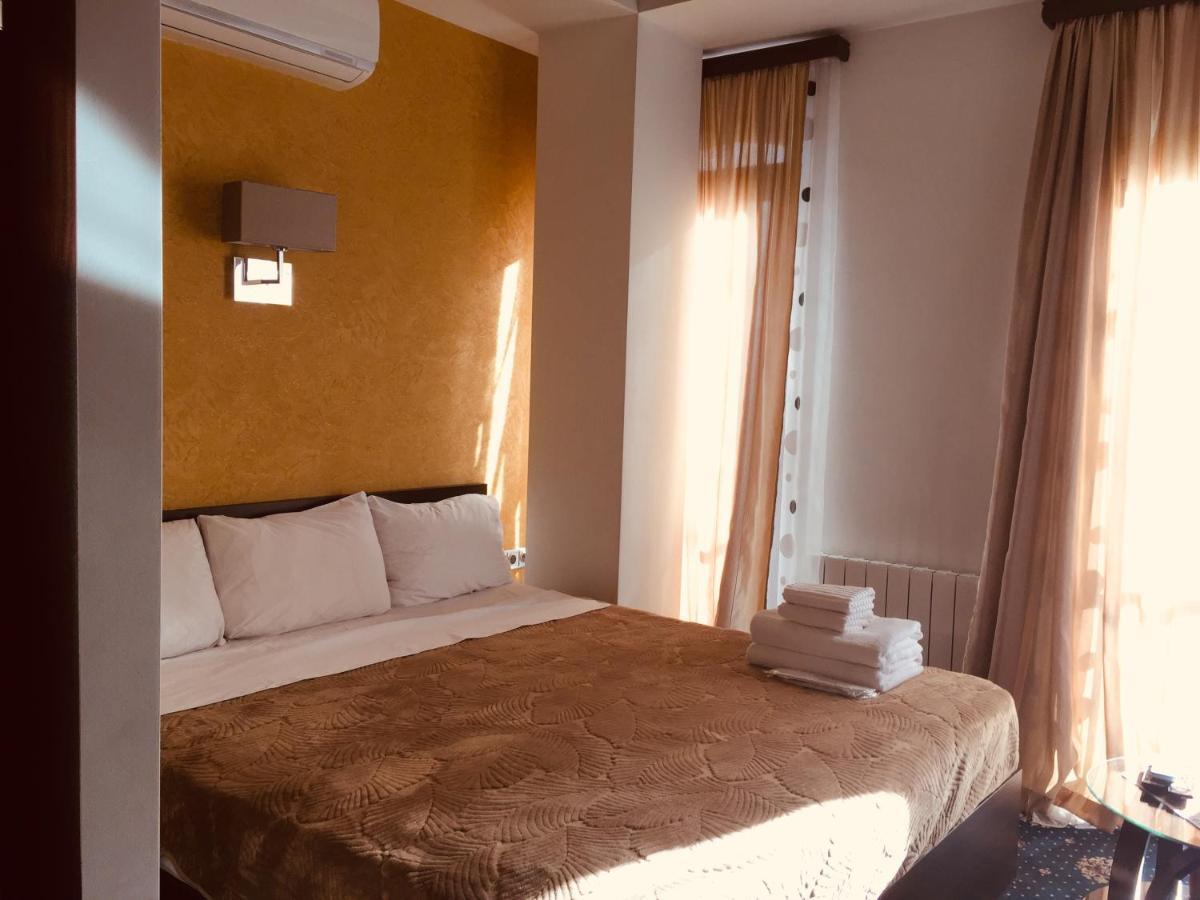 Du Vin Rouge Tbilisi Hotel Eksteriør billede