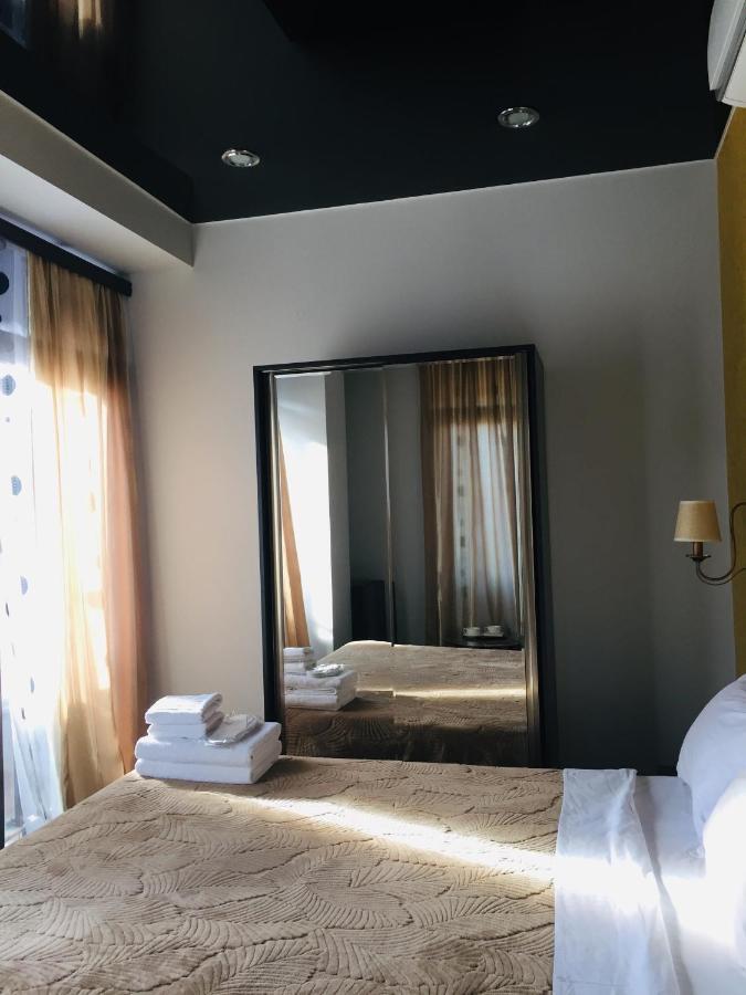 Du Vin Rouge Tbilisi Hotel Eksteriør billede