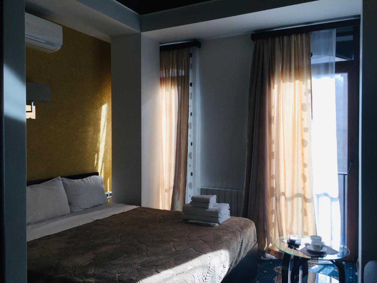 Du Vin Rouge Tbilisi Hotel Eksteriør billede